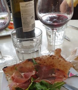 Pizza and red wine
